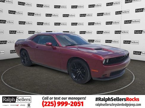 Used 2018 Dodge Challenger SXT w/ Blacktop Package RWD image 1