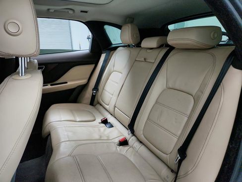 Used 2017 Jaguar F-PACE Prestige image 25