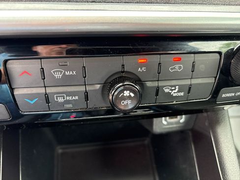 Used 2024 Jeep Compass Latitude AWD/4WD image 23