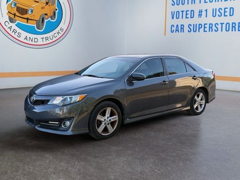 Used 2012 Toyota Camry SE image 2