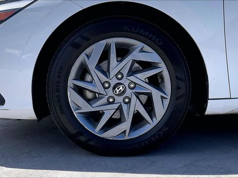 Used 2024 Hyundai Elantra SEL FWD image 8
