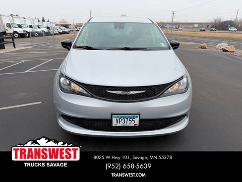 Used 2024 Chrysler Voyager LX FWD image 8
