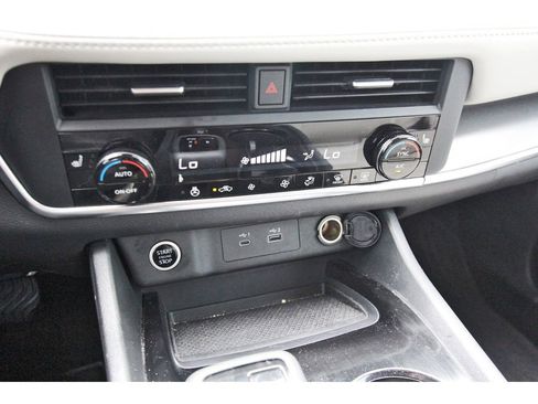 Used 2023 Nissan Rogue SV w/ SV Premium B Package image 21