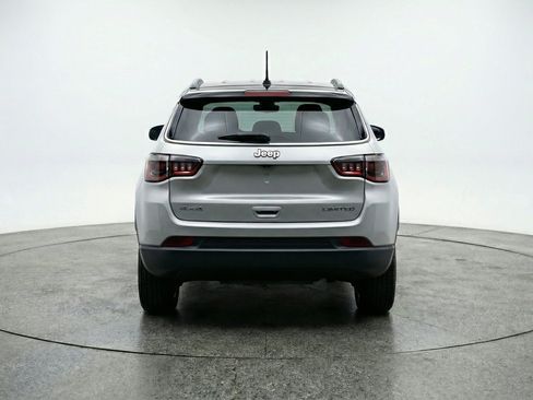 Used 2025 Jeep Compass Trailhawk AWD/4WD image 7
