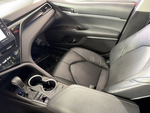 Used 2024 Toyota Camry XLE w/ Cold Weather Package FWD image 23