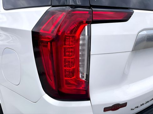 Used 2021 GMC Yukon Denali w/ Advanced Technology Package AWD/4WD image 31