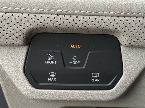 Used 2025 Volkswagen Atlas SE image 22