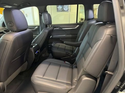 Used 2025 GMC Acadia Elevation w/ Elevation Premium Package AWD/4WD image 18