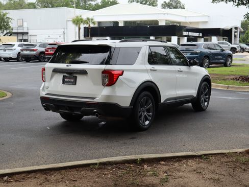 Used 2023 Ford Explorer XLT w/ Equipment Group 202A RWD image 9