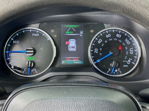 Used 2021 Toyota RAV4 LE AWD/4WD image 12
