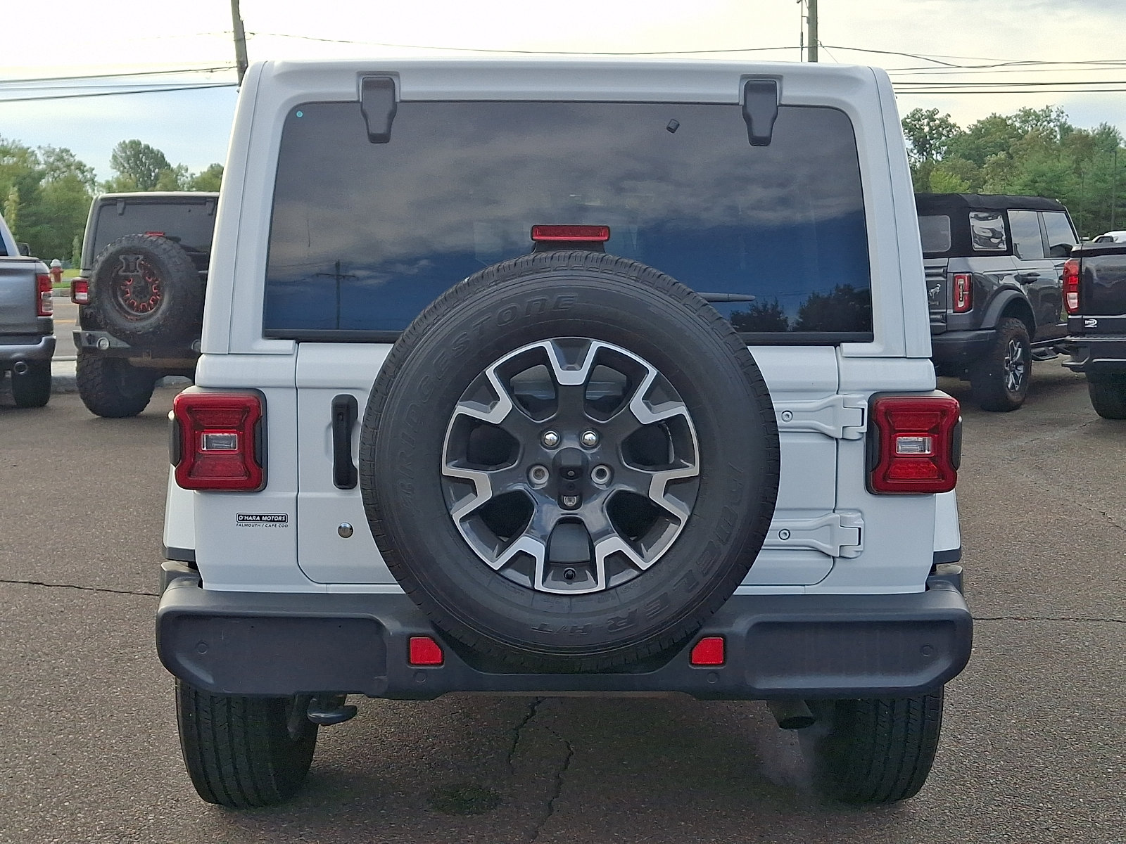Used 2018 Jeep Wrangler Unlimited Sahara w/ Dual Top Group AWD/4WD image 5