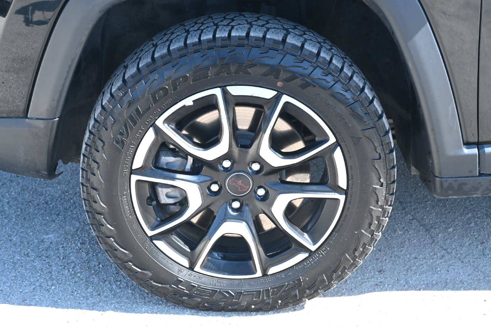Used 2025 Jeep Compass Trailhawk AWD/4WD image 7