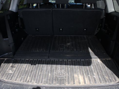 Used 2019 Toyota Highlander LE AWD/4WD image 8