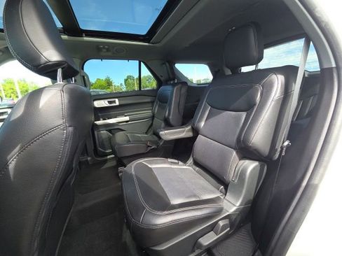 Used 2022 Ford Explorer Limited w/ Limited Technology Package AWD/4WD image 17