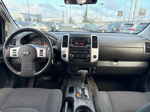 Used 2016 Nissan Frontier SV image 12
