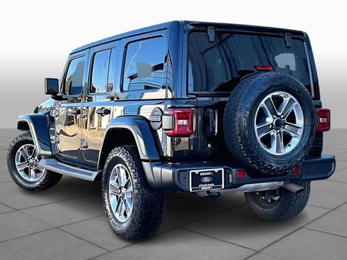 Used 2019 Jeep Wrangler Unlimited Sahara image 11