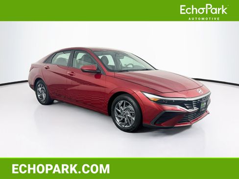 Used 2024 Hyundai Elantra SEL FWD image 1