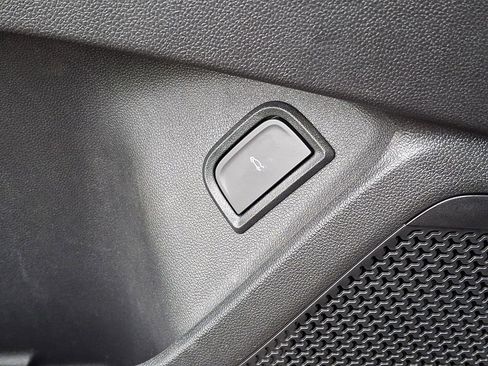 Used 2025 Chevrolet Blazer EV LT image 26