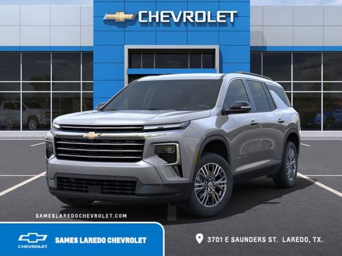 New 2025 Chevrolet Traverse LT w/ Driver Confidence Package FWD image 6