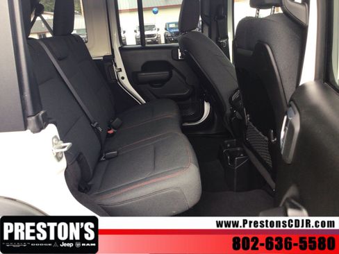 Used 2025 Jeep Wrangler Unlimited Rubicon AWD/4WD image 28