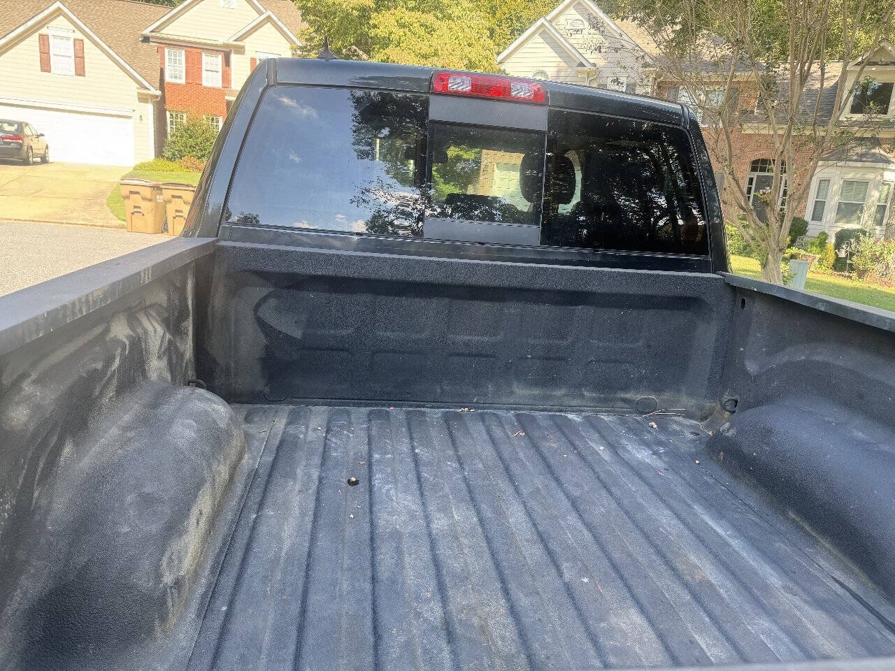 Used 2017 RAM 1500 Laramie w/ Convenience Group AWD/4WD image 4