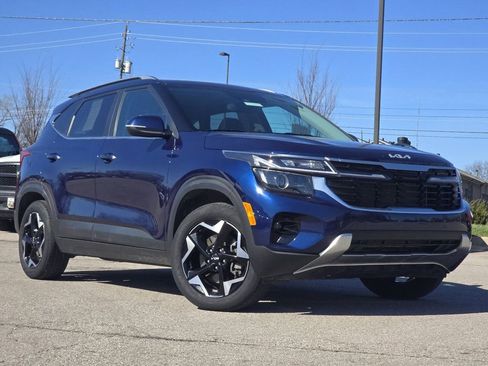 Used 2024 Kia Seltos EX image 2