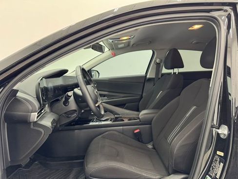 Used 2023 Hyundai Elantra SEL w/ Convenience Package image 17