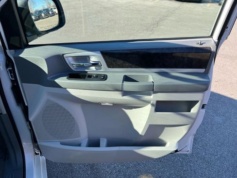 Used 2010 Dodge Grand Caravan SXT image 25