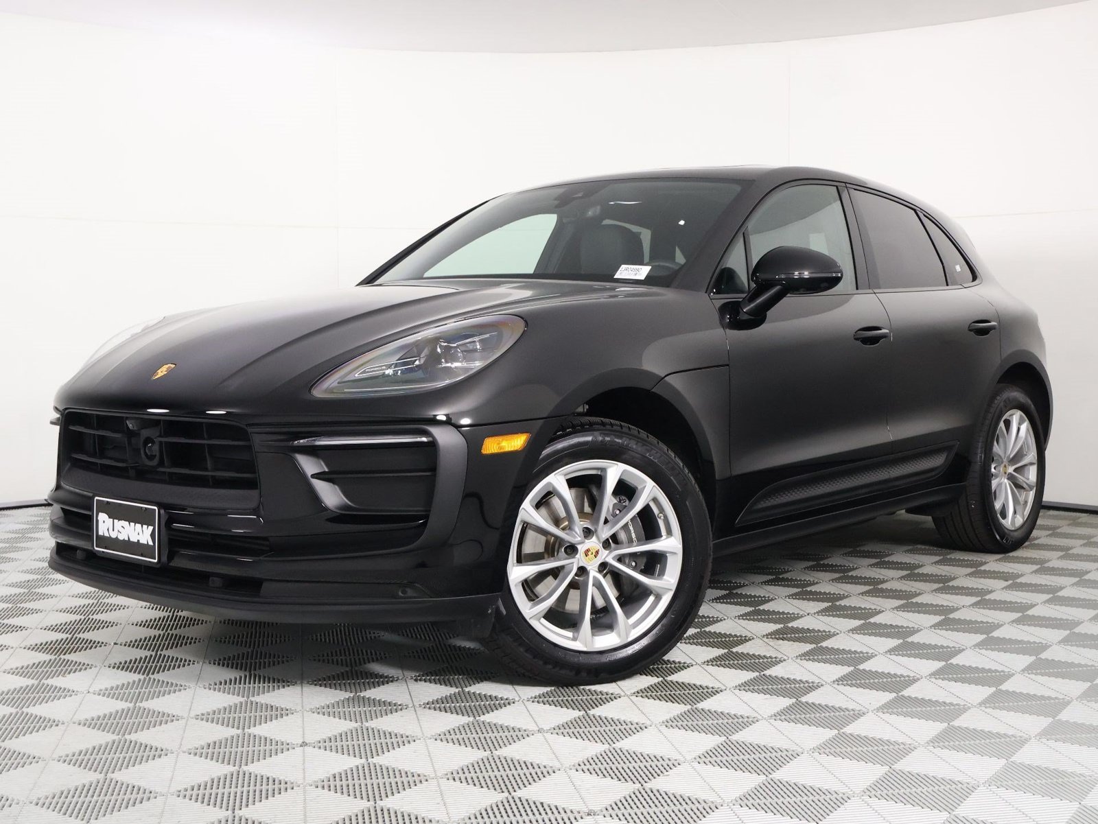 Certified 2026 Porsche Macan AWD/4WD image 1