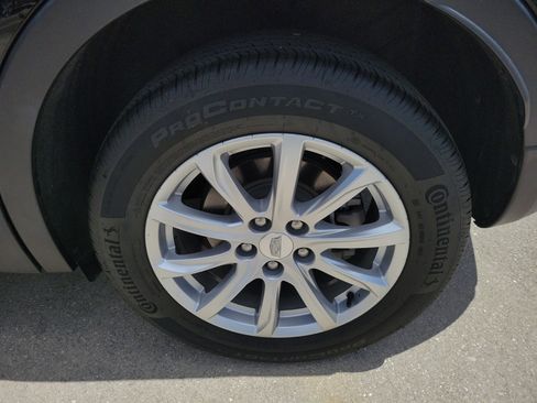 Used 2021 Cadillac XT4 Luxury w/ Cold Weather Package AWD/4WD image 34