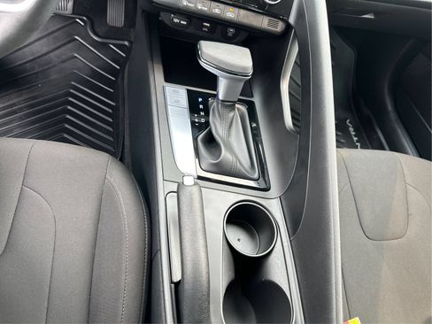 Certified 2024 Hyundai Elantra SEL FWD image 16