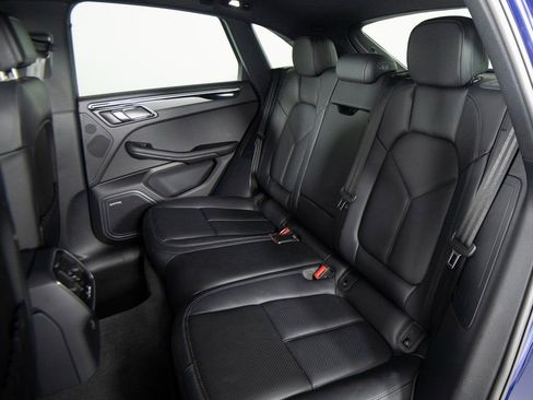 Used 2025 Porsche Macan image 33