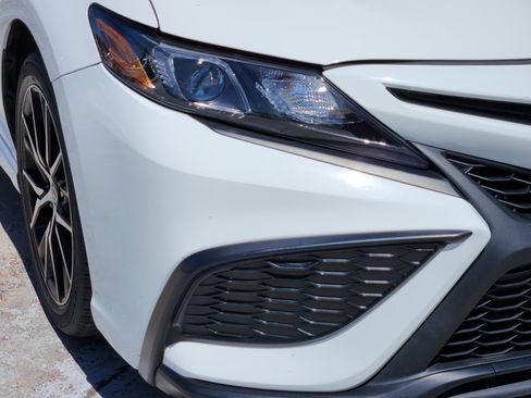Used 2023 Toyota Camry SE FWD image 10