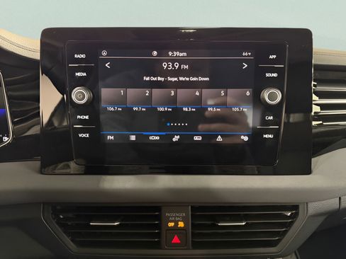 Certified 2025 Volkswagen Jetta SE image 14