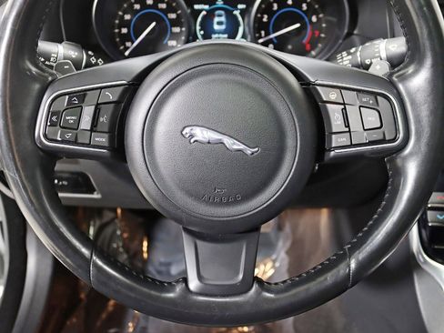 Used 2016 Jaguar XF Premium image 14