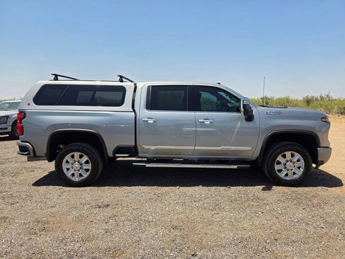 Used 2025 Chevrolet Silverado 2500 High Country w/ Technology Package AWD/4WD image 4