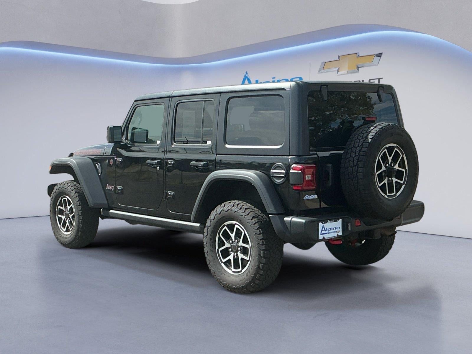 Used 2025 Jeep Wrangler Unlimited Rubicon AWD/4WD image 3