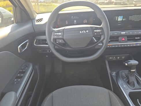 New 2025 Kia K4 LXS image 15