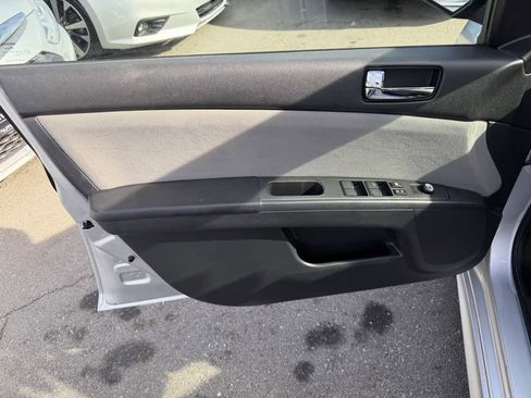 Used 2012 Nissan Sentra 2.0 SR w/ Convenience Pkg image 8
