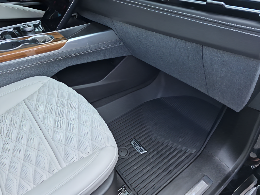 Certified 2026 Cadillac Escalade Platinum Sport w/ LPO, Floor Liner Package AWD/4WD image 27