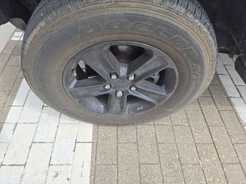 Used 2020 Jeep Wrangler Unlimited Sahara image 10