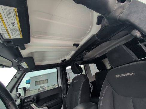 Used 2018 Jeep Wrangler Unlimited Sahara w/ Connectivity Group AWD/4WD image 17