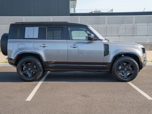 Used 2023 Land Rover Defender 110 X-Dynamic SE AWD/4WD image 8