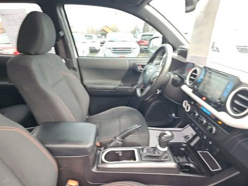 Used 2016 Toyota Tacoma TRD Sport image 20