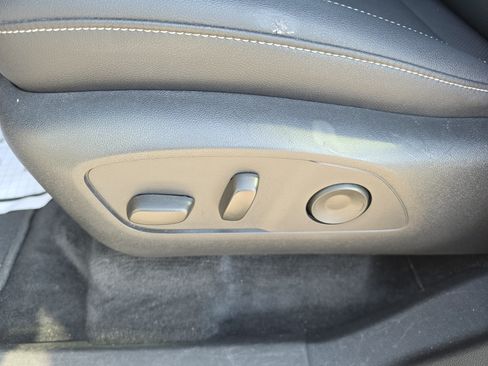 Used 2025 Chevrolet Traverse LT FWD image 26