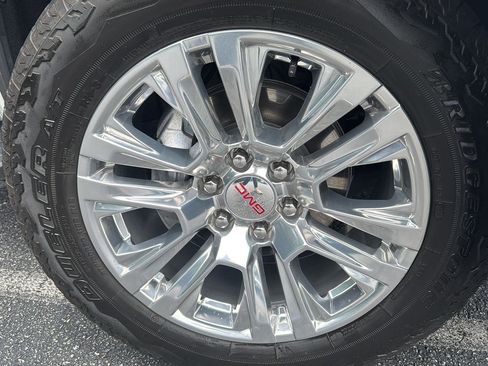 Used 2024 GMC Sierra 1500 Denali w/ Technology Package AWD/4WD image 13