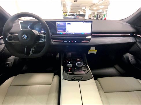 New 2026 BMW 530i xDrive w/ M Sport Package image 5
