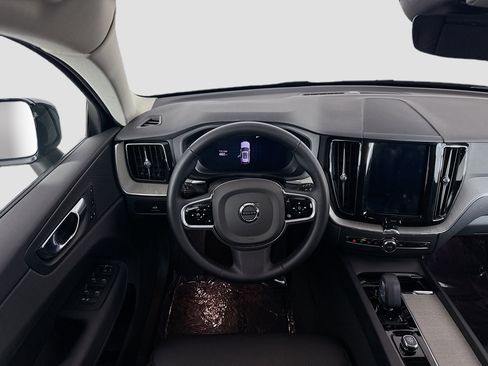 Used 2025 Volvo XC60 B5 Plus image 17