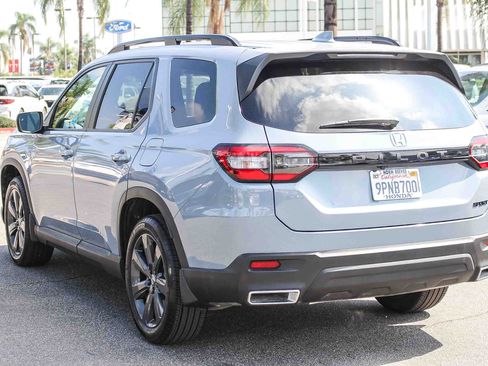 Used 2025 Honda Pilot Sport image 4