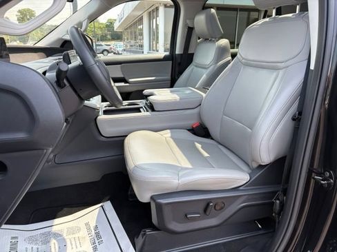 Used 2025 Ford Expedition Active AWD/4WD image 18
